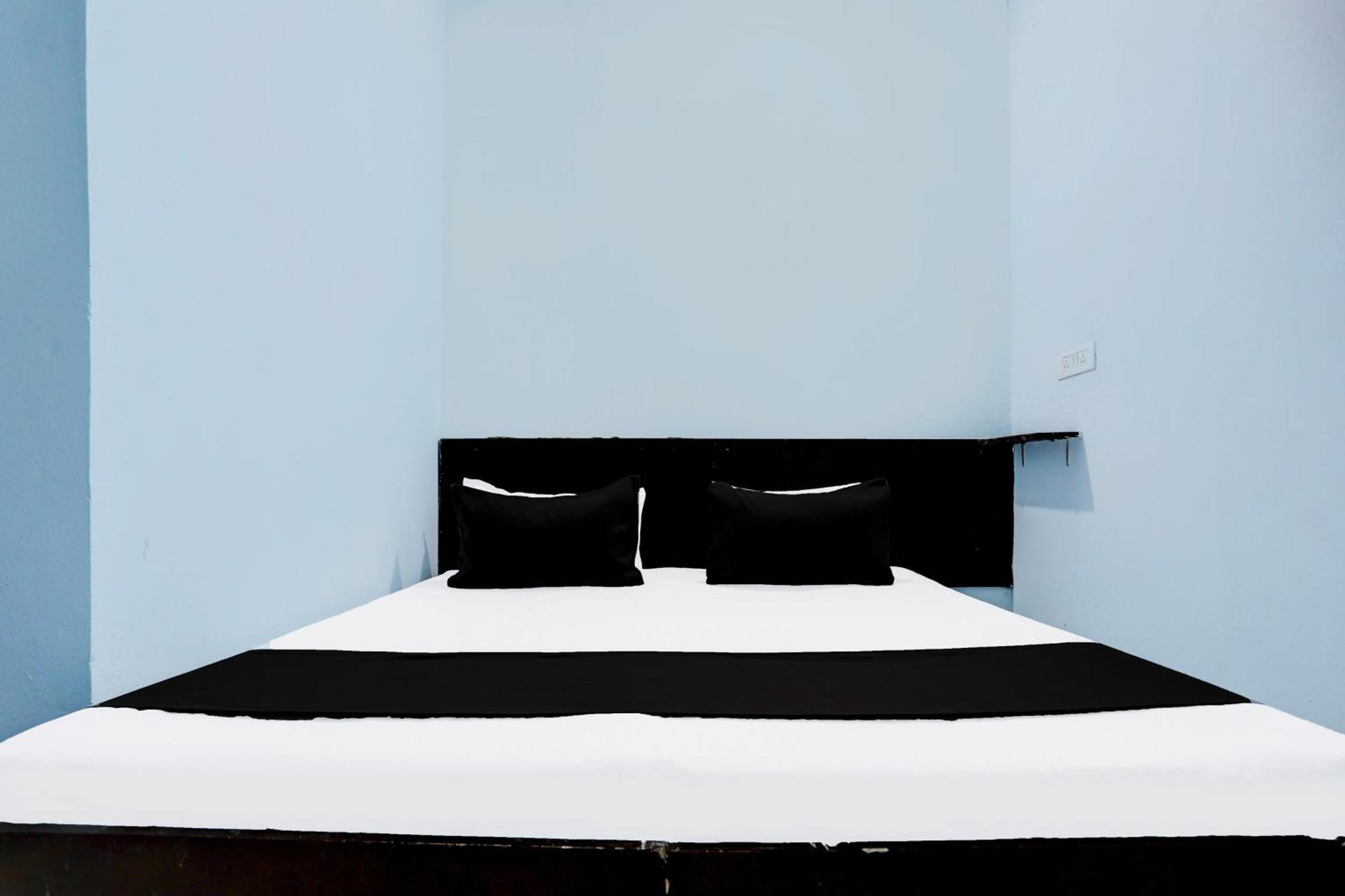 Spot On New Diamond Guest House Rudrapur Eksteriør bilde