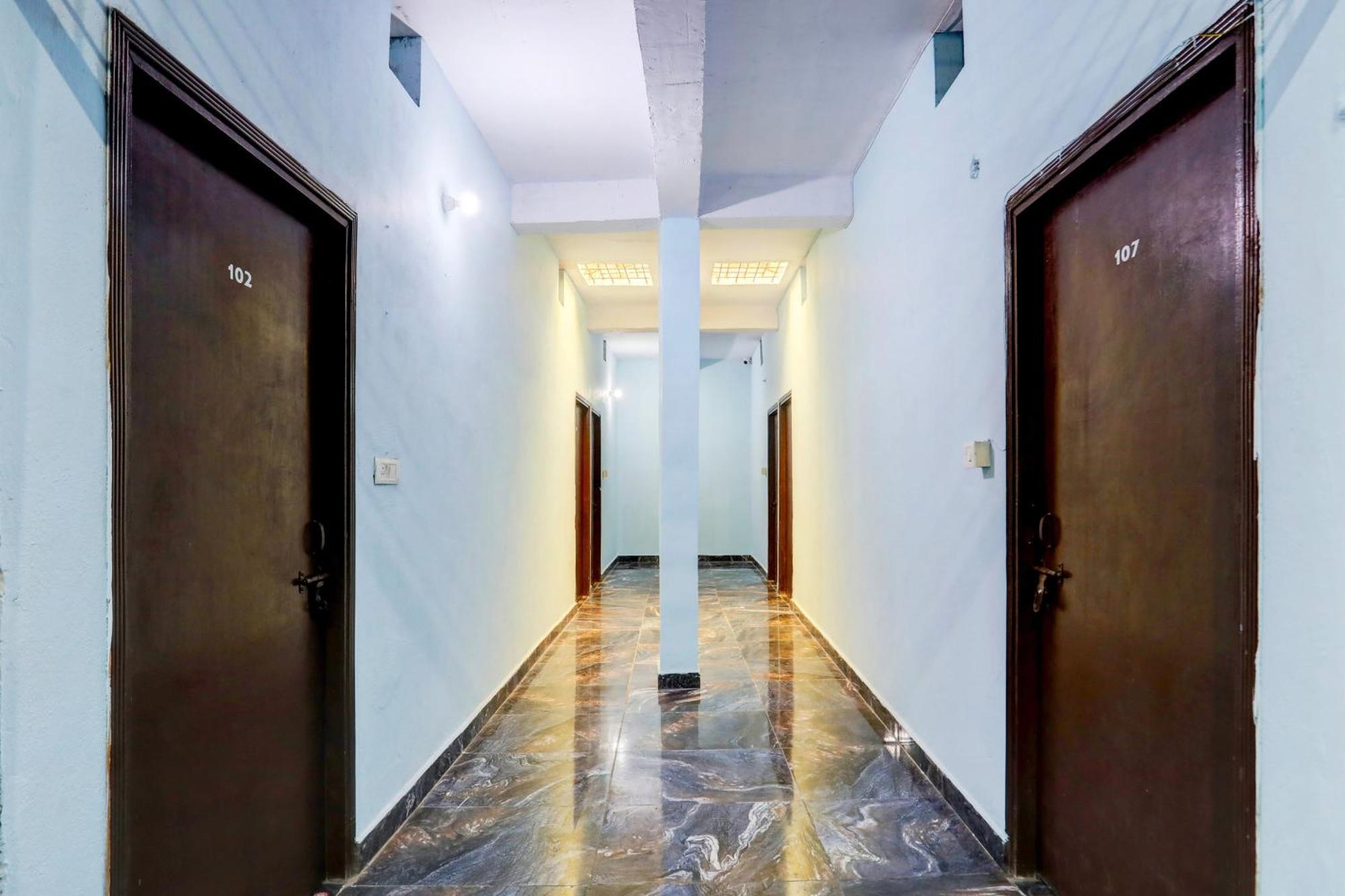 Spot On New Diamond Guest House Rudrapur Eksteriør bilde
