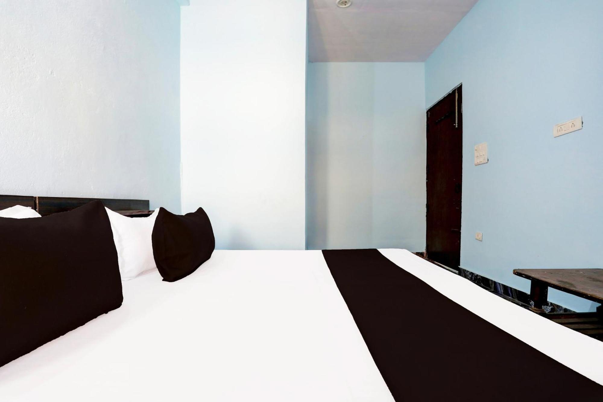 Spot On New Diamond Guest House Rudrapur Eksteriør bilde