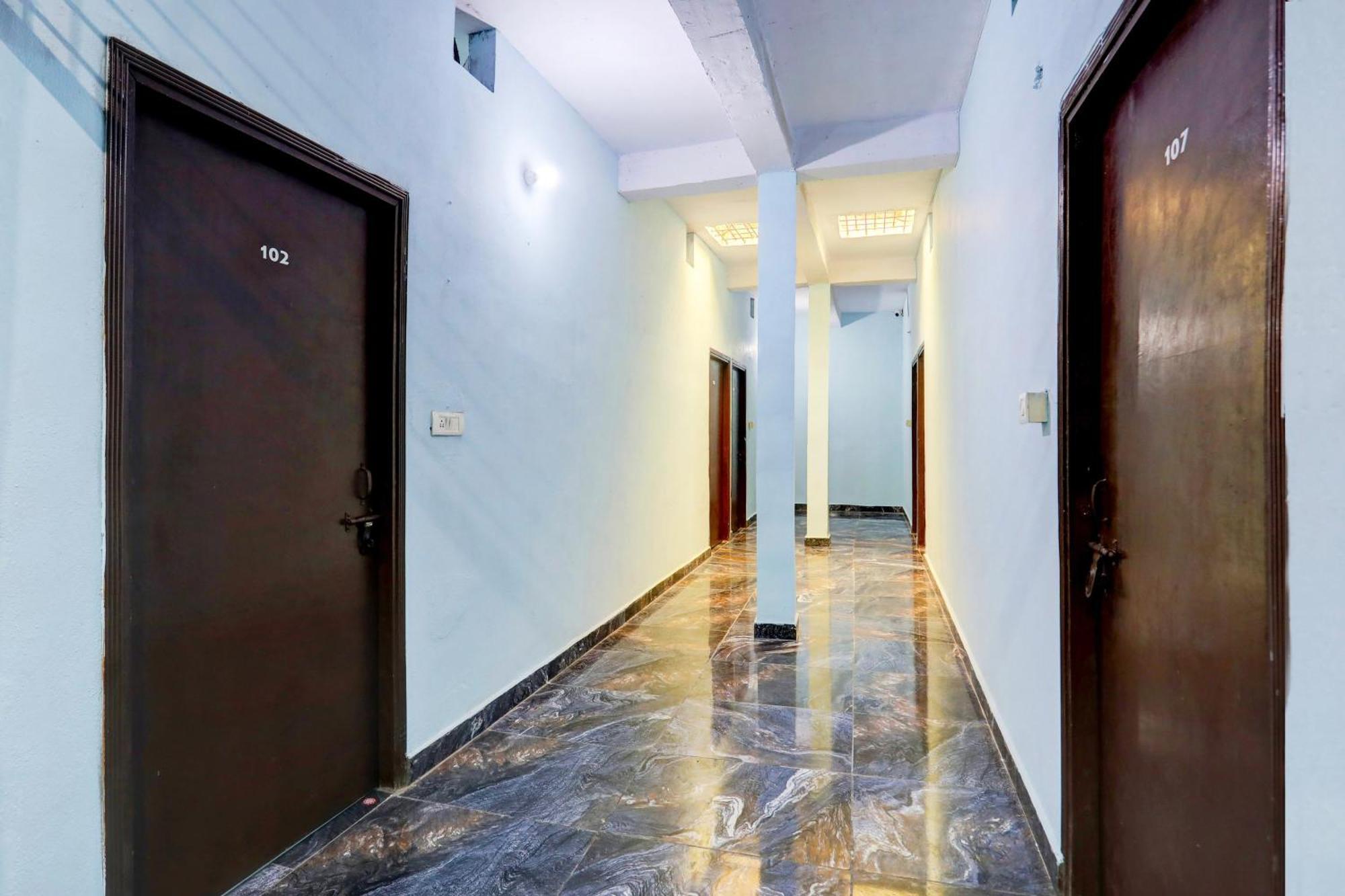 Spot On New Diamond Guest House Rudrapur Eksteriør bilde